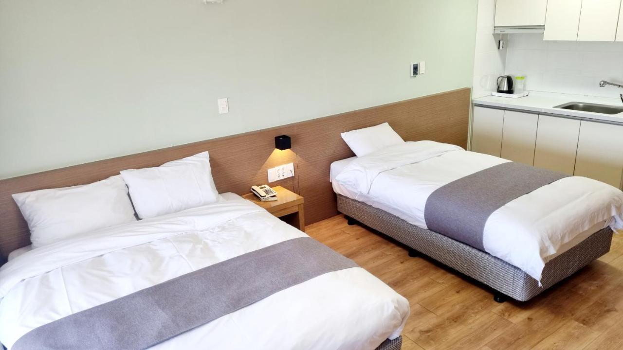 Hi Jeju Hotel Bagian luar foto