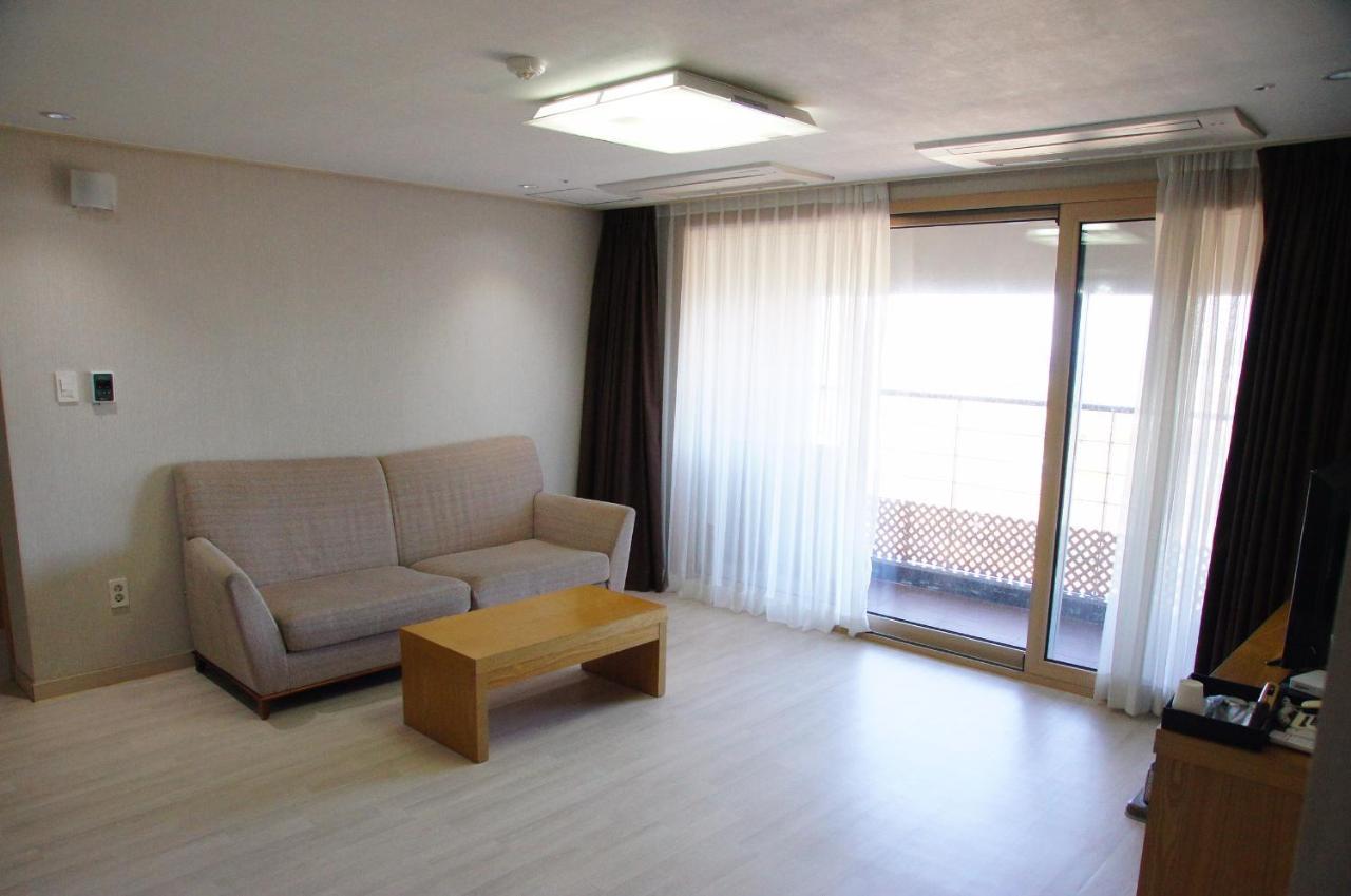 Hi Jeju Hotel Bagian luar foto