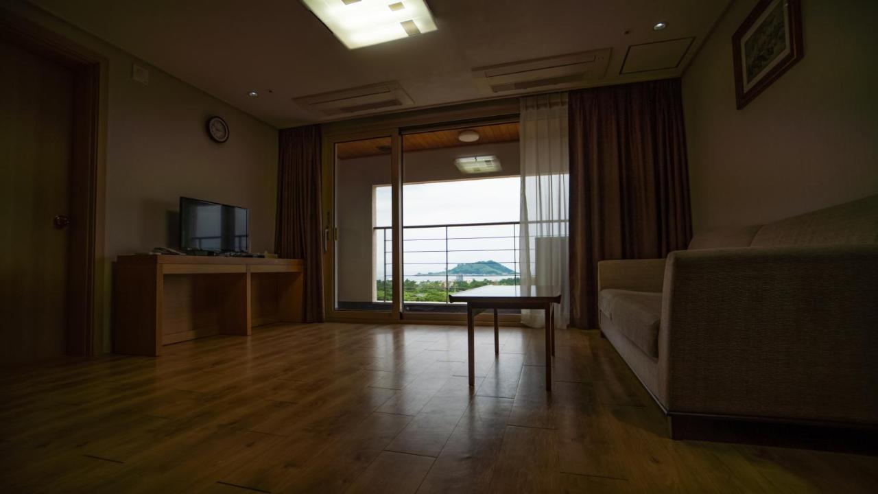 Hi Jeju Hotel Bagian luar foto