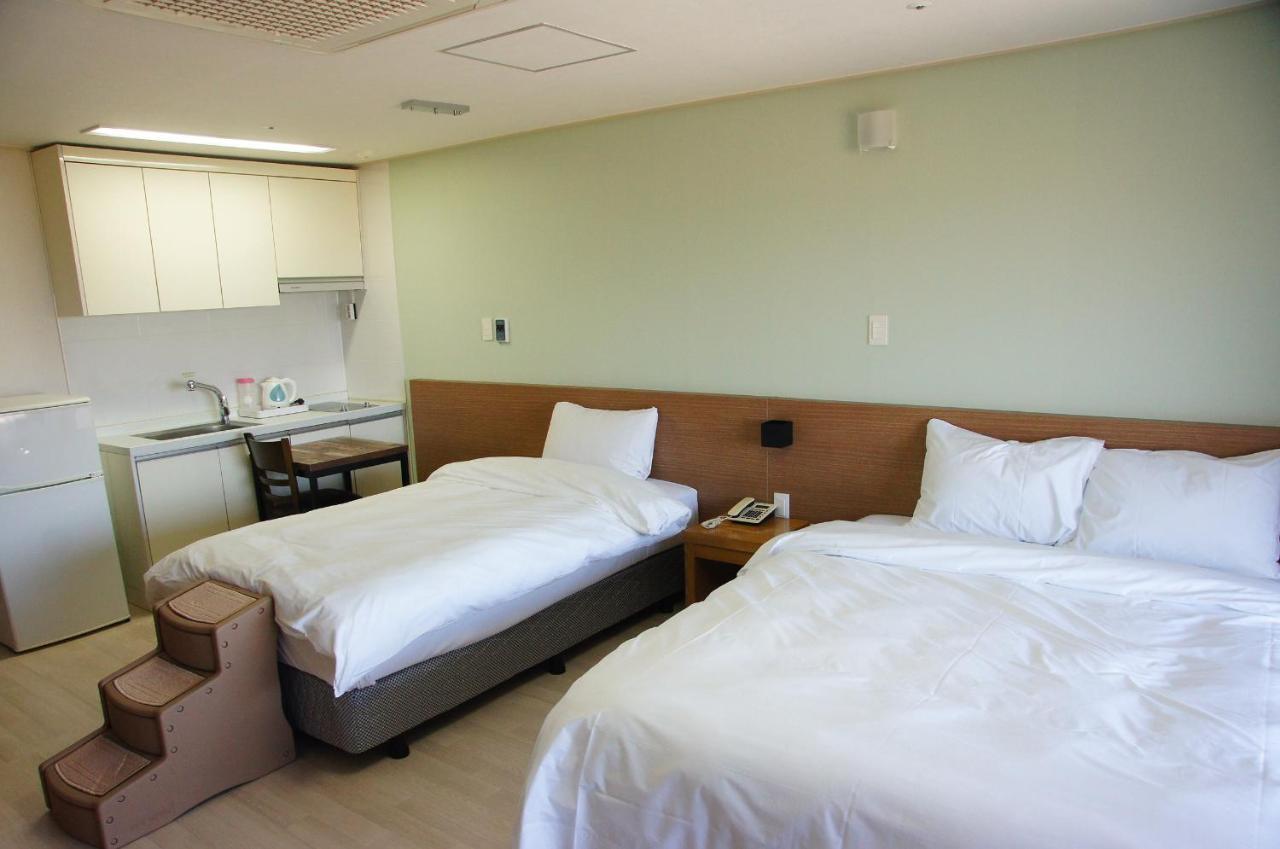 Hi Jeju Hotel Bagian luar foto