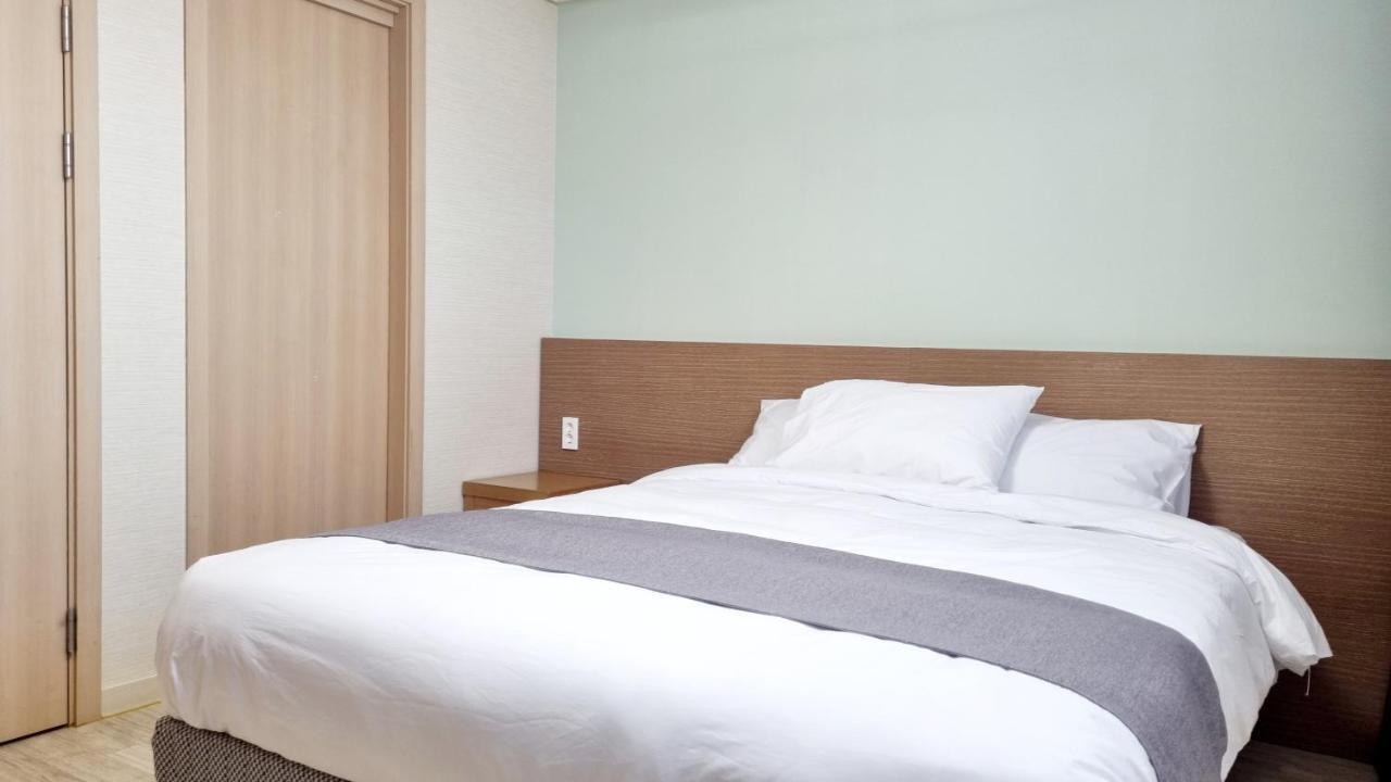 Hi Jeju Hotel Bagian luar foto