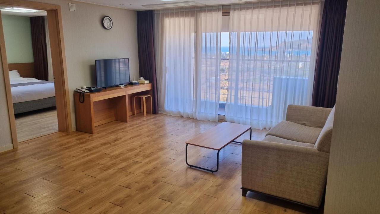 Hi Jeju Hotel Bagian luar foto