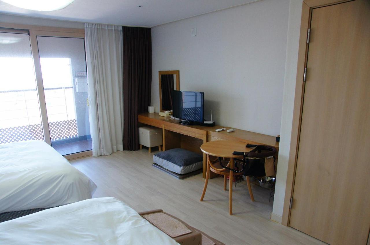 Hi Jeju Hotel Bagian luar foto